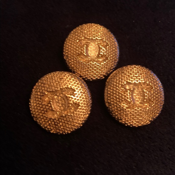 Gorgeous Heavy Vintage Chanel Gold Interlaced Weave design 3 button Total - Picture 3 of 7